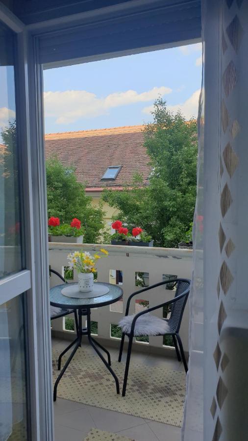 Anna Gyoengye Apartman Debrecen Luaran gambar
