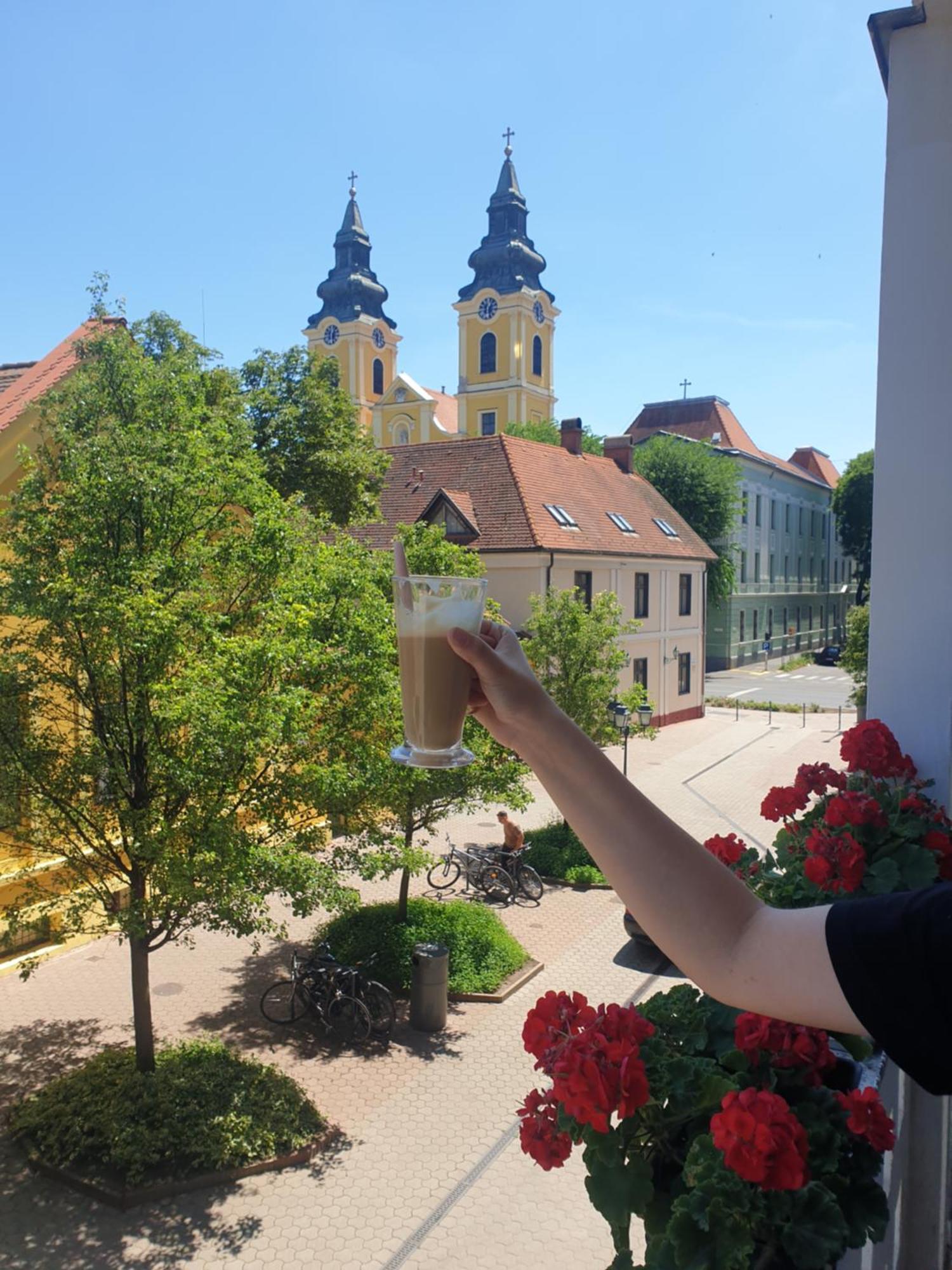 Anna Gyoengye Apartman Debrecen Luaran gambar
